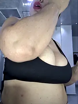 Snapshot of laura_bassi chatting on 11.10.25 laura bassi online show from 11.10.25