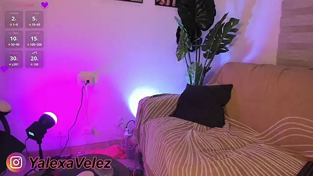 YalexaVelez online show from 11.30.25