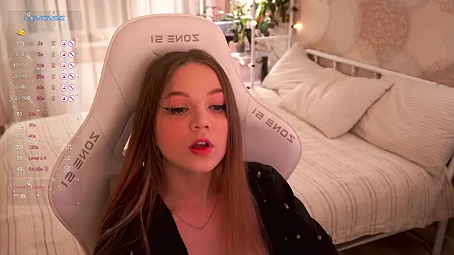 Snapshot of linessssa chatting on 02.19.25 linessssa online show from 02.19.25