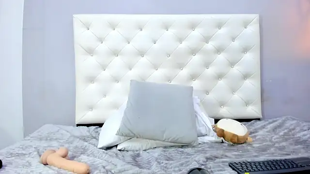 NICOLSKINNY1 online show from 05.07.26