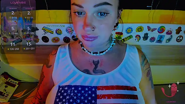 Snapshot of EllieOz chatting on 11.06.25 EllieOz online show from 11.06.25