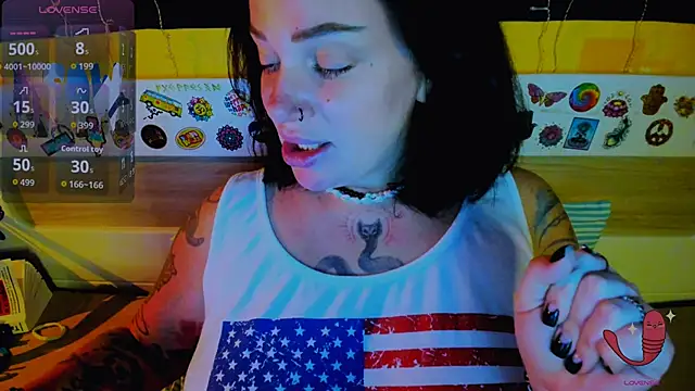 Snapshot of EllieOz chatting on 11.21.25 EllieOz online show from 11.21.25