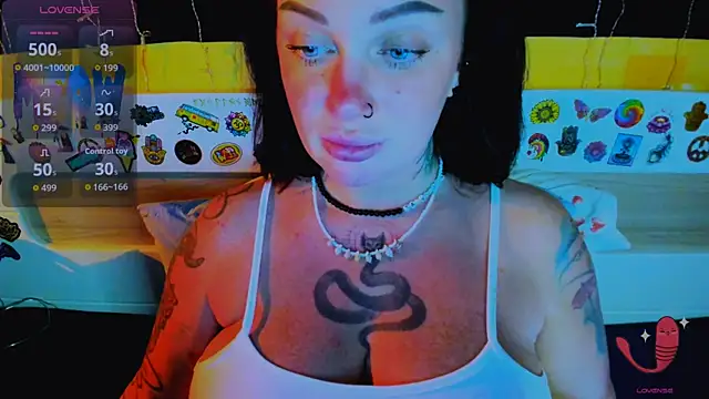 Snapshot of EllieOz chatting on 12.03.25 EllieOz online show from 12.03.25