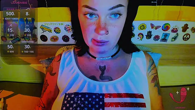 Snapshot of EllieOz chatting on 12.14.25 EllieOz online show from 12.14.25