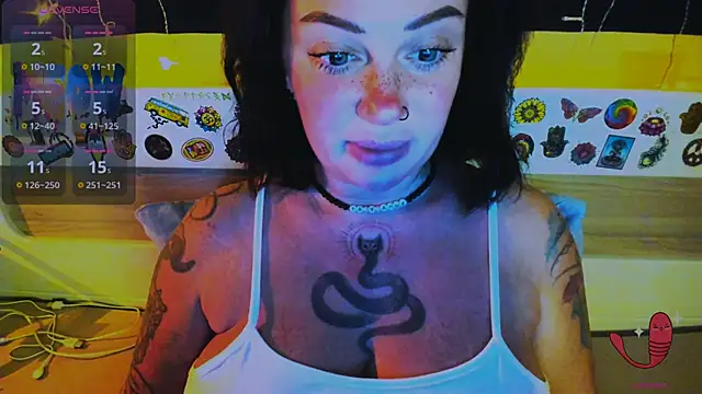 Snapshot of EllieOz chatting on 12.18.25 EllieOz online show from 12.18.25