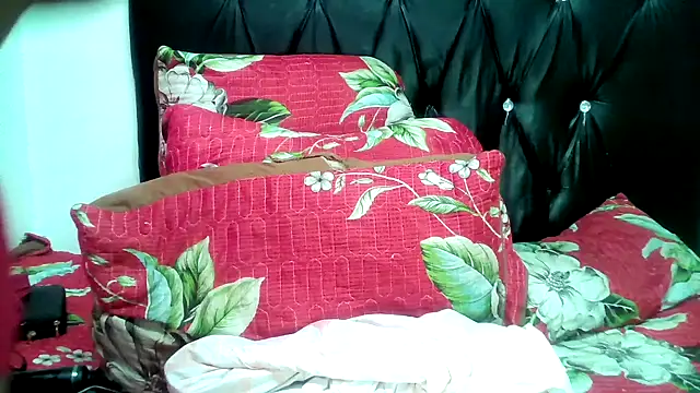 Hotxchickk online show from 12.21.25