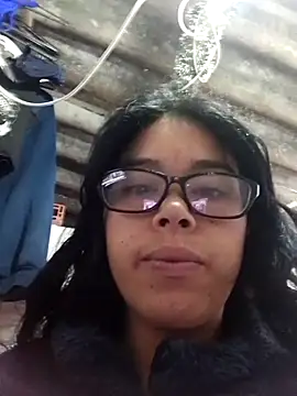 Snapshot of Angie-1998 chatting on 11.07.25 Angie-1998 online show from 11.07.25