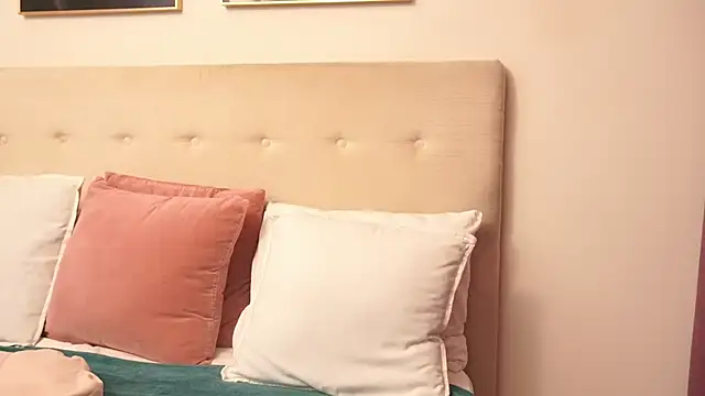 CassieHilton online show from 05.08.26