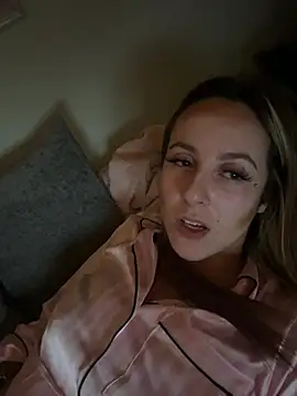 Snapshot of Miss_emilee chatting on 12.17.24 Miss emilee online show from 12.17.24