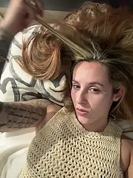 Snapshot of Miss_emilee chatting on 12.29.24 Miss emilee online show from 12.29.24