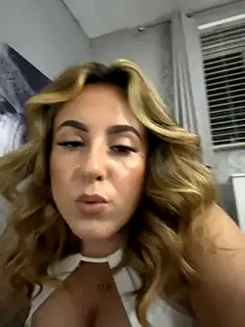 Snapshot of Miss_emilee chatting on 10.02.25 Miss emilee online show from 10.02.25