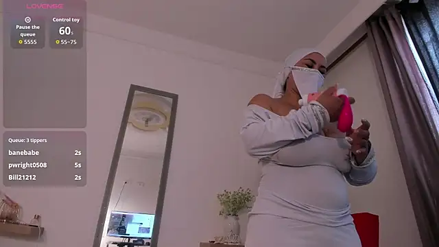 Snapshot of Amina_hafsa chatting on 11.25.25 Amina hafsa online show from 11.25.25