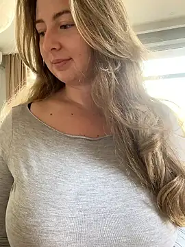 Snapshot of curvyflawless chatting on 12.06.24 curvyflawless online show from 12.06.24