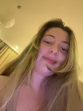 Snapshot of curvyflawless chatting on 12.13.24 curvyflawless online show from 12.13.24