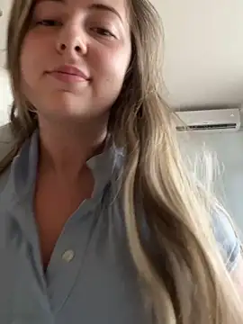 Snapshot of curvyflawless chatting on 12.22.24 curvyflawless online show from 12.22.24