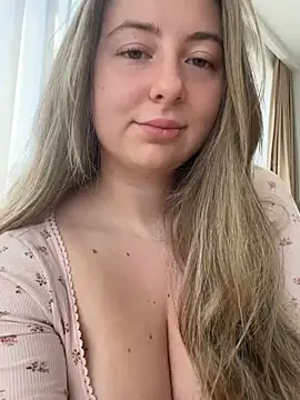 Snapshot of curvyflawless chatting on 01.11.25 curvyflawless online show from 01.11.25