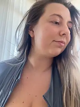 Snapshot of curvyflawless chatting on 03.06.25 curvyflawless online show from 03.06.25