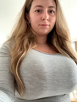 Snapshot of curvyflawless chatting on 09.14.25 curvyflawless online show from 09.14.25