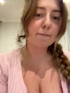 Snapshot of curvyflawless chatting on 11.21.25 curvyflawless online show from 11.21.25