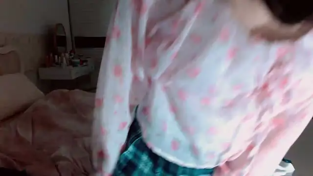 -Lucky Girl online show from 04.20.26