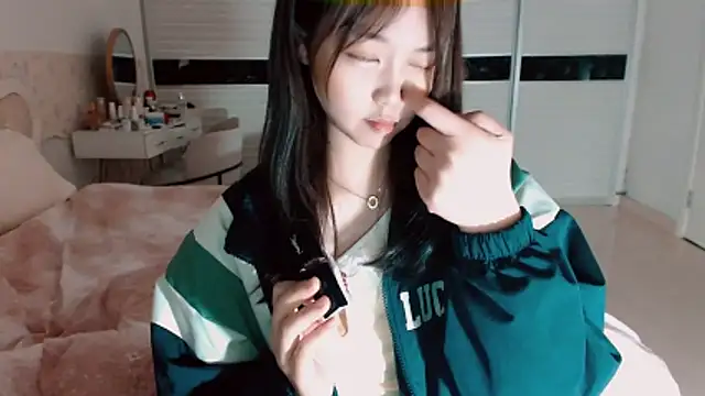-Lucky Girl online show from 04.21.26