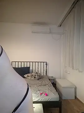 Snapshot of Jassiundich2 chatting on 09.18.25 Jassiundich2 online show from 09.18.25