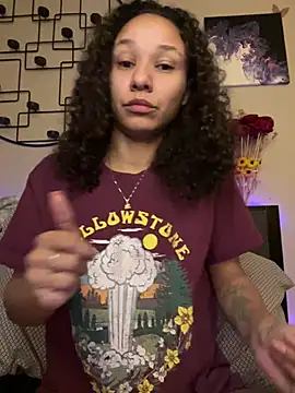 Snapshot of _Neeka_ chatting on 01.26.25 Neeka online show from 01.26.25