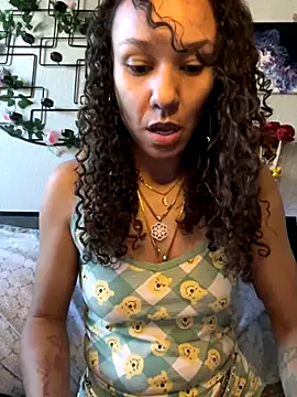 Snapshot of _Neeka_ chatting on 09.27.25 Neeka online show from 09.27.25