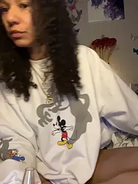 Snapshot of _Neeka_ chatting on 10.11.25 Neeka online show from 10.11.25