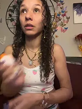 Snapshot of _Neeka_ chatting on 12.01.25 Neeka online show from 12.01.25