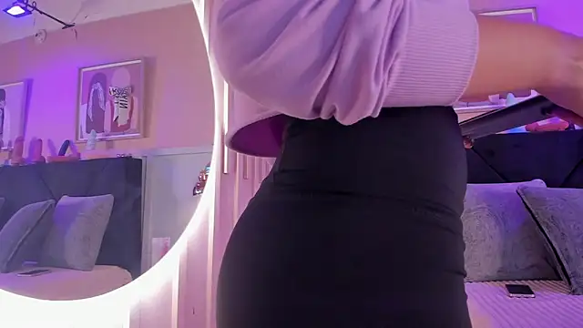 chloe watson  online show from 02.06.26