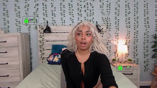 Snapshot of RobynKnight chatting on 02.06.26 RobynKnight online show from 02.06.26