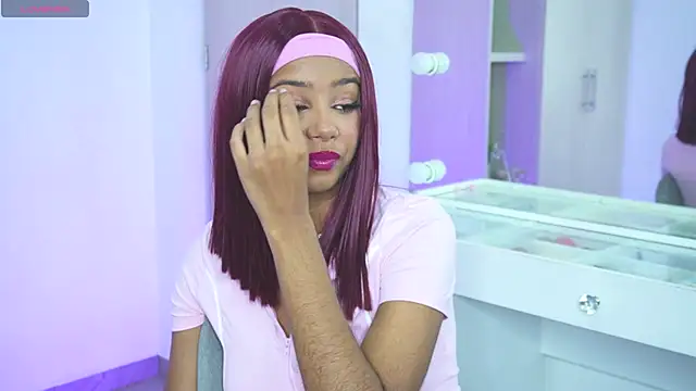 Snapshot of forever__young chatting on 10.28.25 forever young online show from 10.28.25