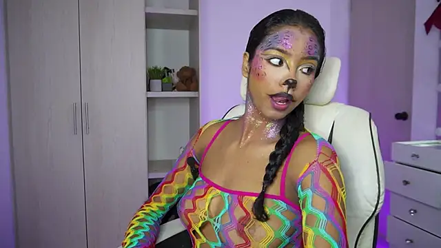 Snapshot of forever__young chatting on 10.31.25 forever young online show from 10.31.25