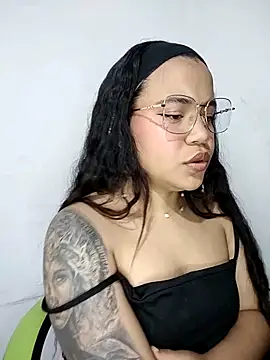 leila 22 online show from 12.20.24