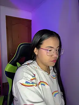 leila 22 online show from 10.30.25