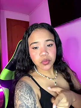 Snapshot of leila_22 chatting on 01.11.26 leila 22 online show from 01.11.26