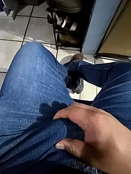 Snapshot of Pnstrokes chatting on 02.08.25 Pnstrokes online show from 02.08.25