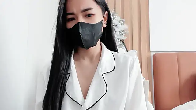 Snapshot of Lita-Julia chatting on 01.04.25 Lita-Julia online show from 01.04.25