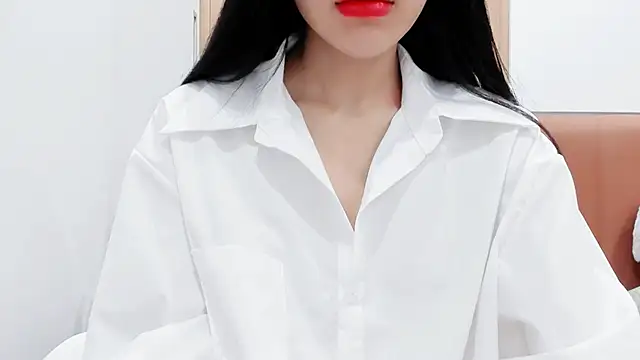 Snapshot of Lita-Julia chatting on 01.18.25 Lita-Julia online show from 01.18.25