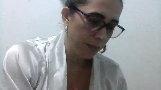 Snapshot of mademonsexy chatting on 10.04.25 mademonsexy online show from 10.04.25