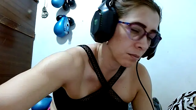 Snapshot of mademonsexy chatting on 10.10.25 mademonsexy online show from 10.10.25