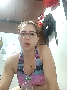 Snapshot of mademonsexy chatting on 12.04.25 mademonsexy online show from 12.04.25