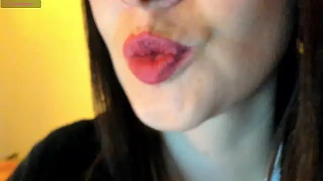 Snapshot of queen_fetish chatting on 10.25.25 queen fetish online show from 10.25.25