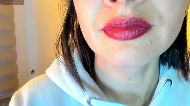 Snapshot of queen_fetish chatting on 10.30.25 queen fetish online show from 10.30.25