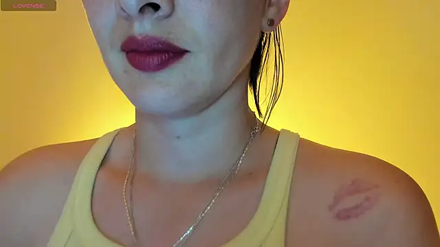 Snapshot of queen_fetish chatting on 11.19.25 queen fetish online show from 11.19.25