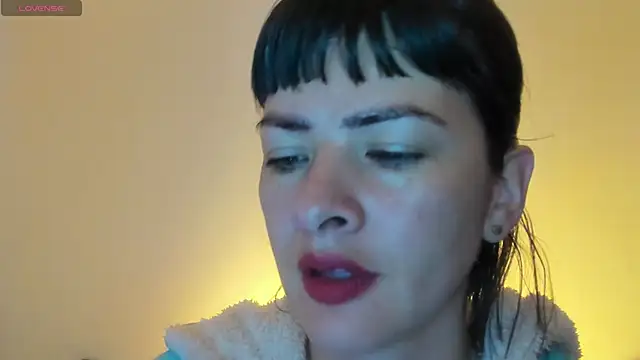 Snapshot of queen_fetish chatting on 11.20.25 queen fetish online show from 11.20.25