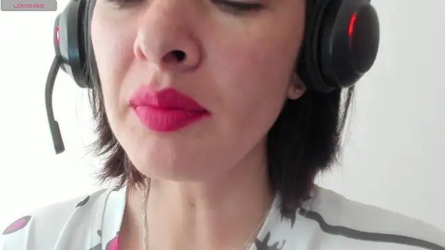 Snapshot of queen_fetish chatting on 11.21.25 queen fetish online show from 11.21.25