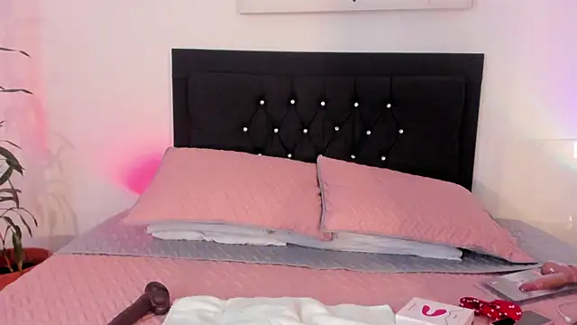 evelynjohnsoon online show from 02.01.25