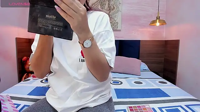 Snapshot of AnneDixie chatting on 02.20.25 AnneDixie online show from 02.20.25